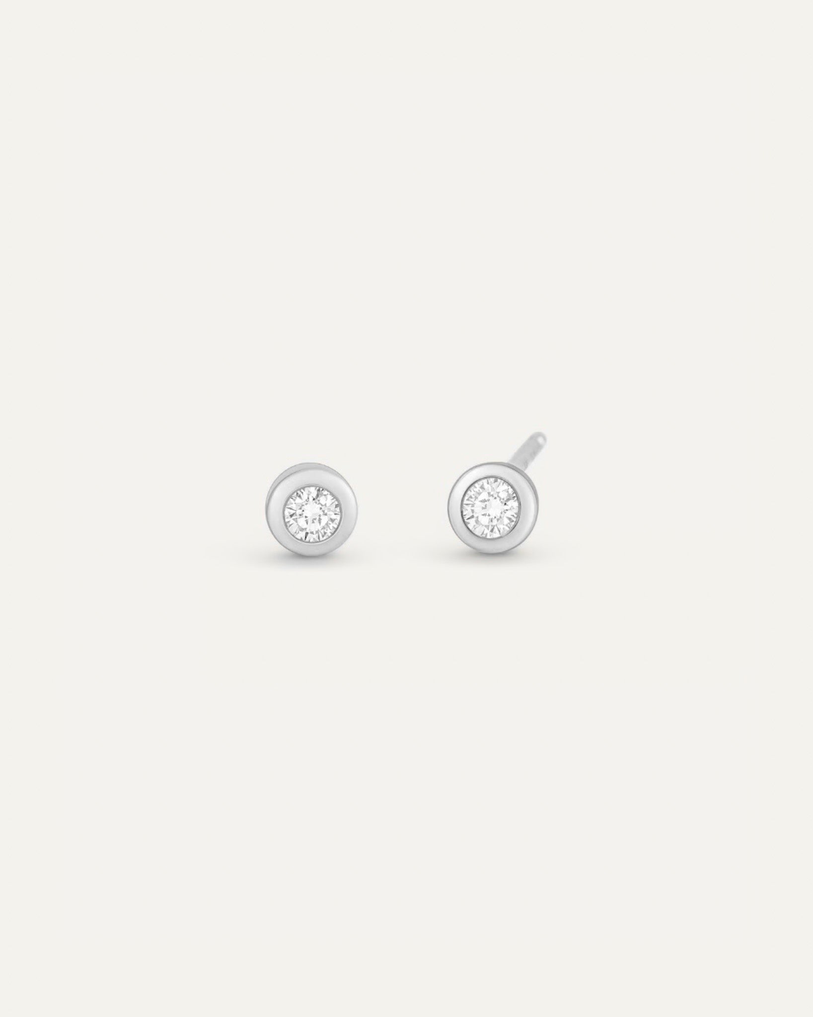 ベゼル ダイヤモンド ピアス 0.1ct