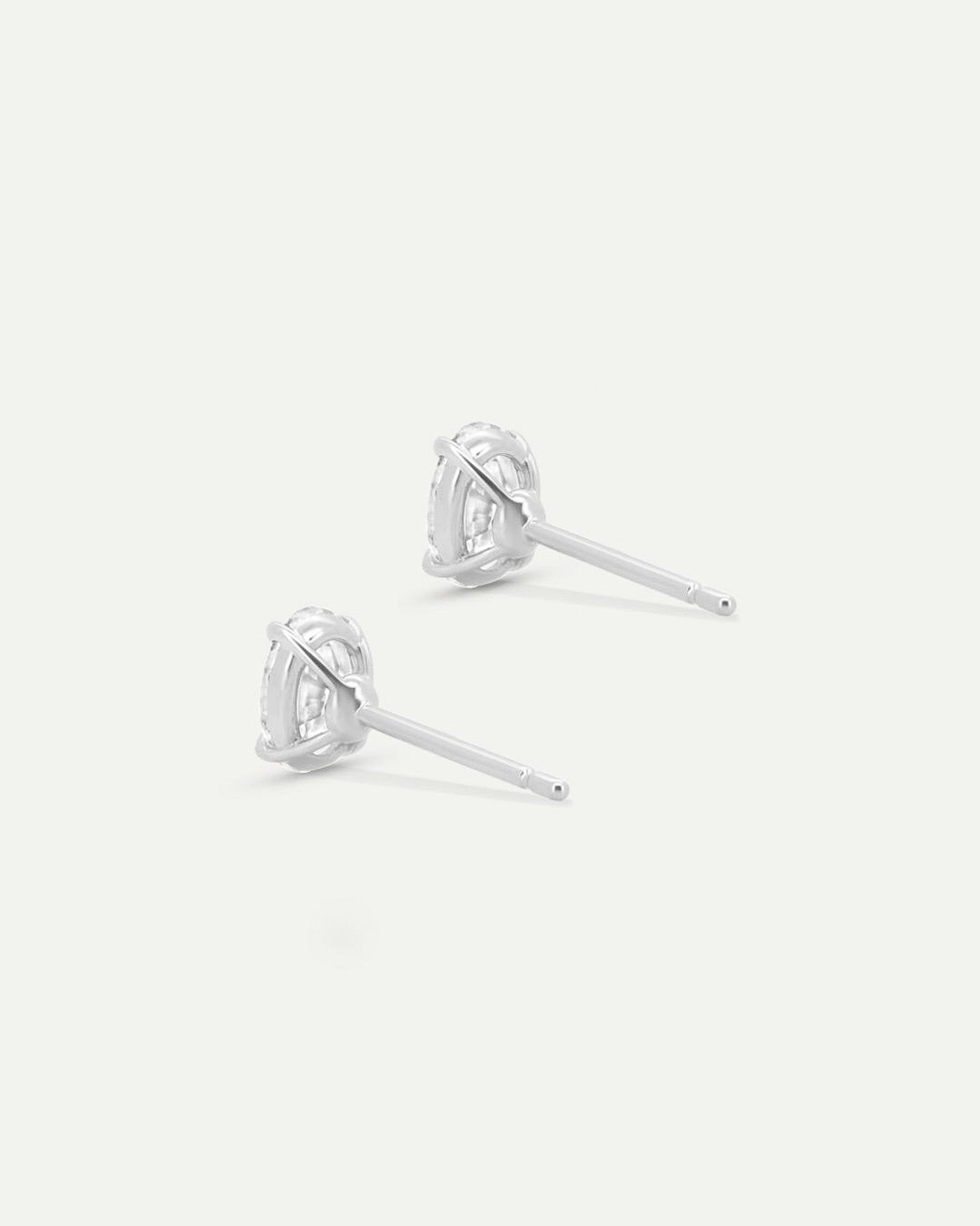 オーバルカット ダイヤモンド ピアス 0.6ct – BANYAN （バンヤン）