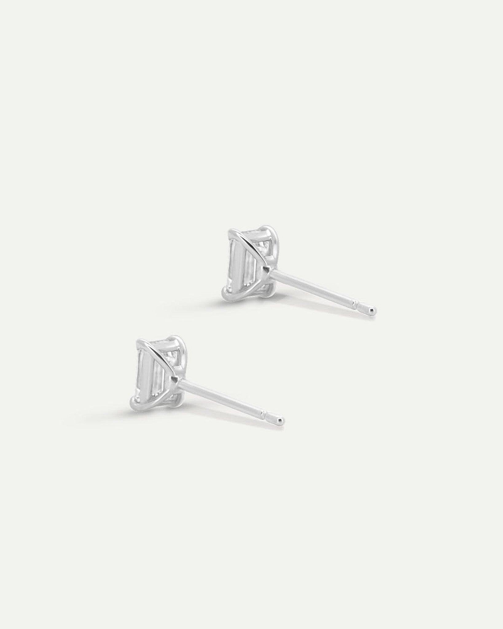 エメラルドカット ダイヤモンド ピアス 0.6ct – BANYAN （バンヤン）