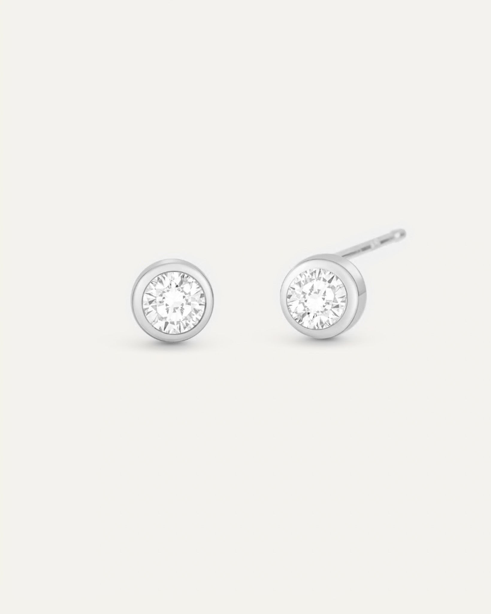 ベゼル ダイヤモンド ピアス 0.4ct